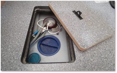 Motorhome fresh water tank access