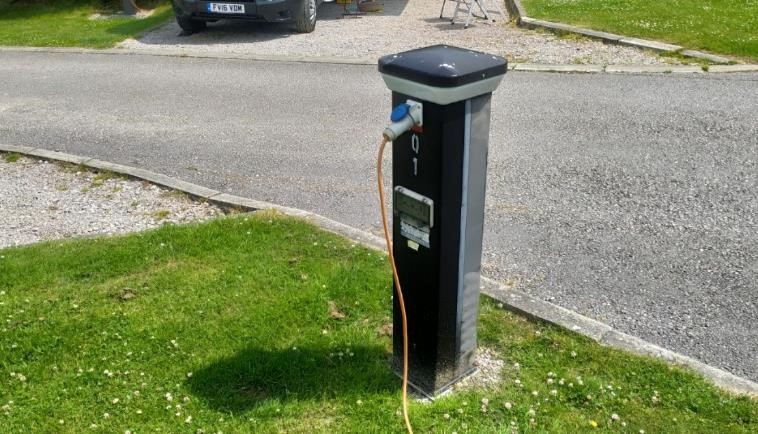 Campsite mains 230V electricity hook-up cable