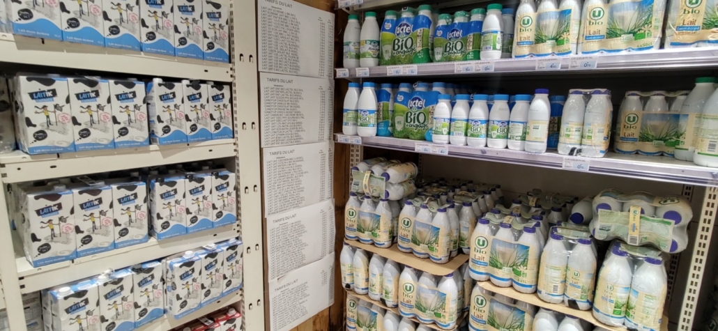 The list of all the milks available in this Super U, maybe 60 to choose from (that doesn't include the plant-based 'milks')