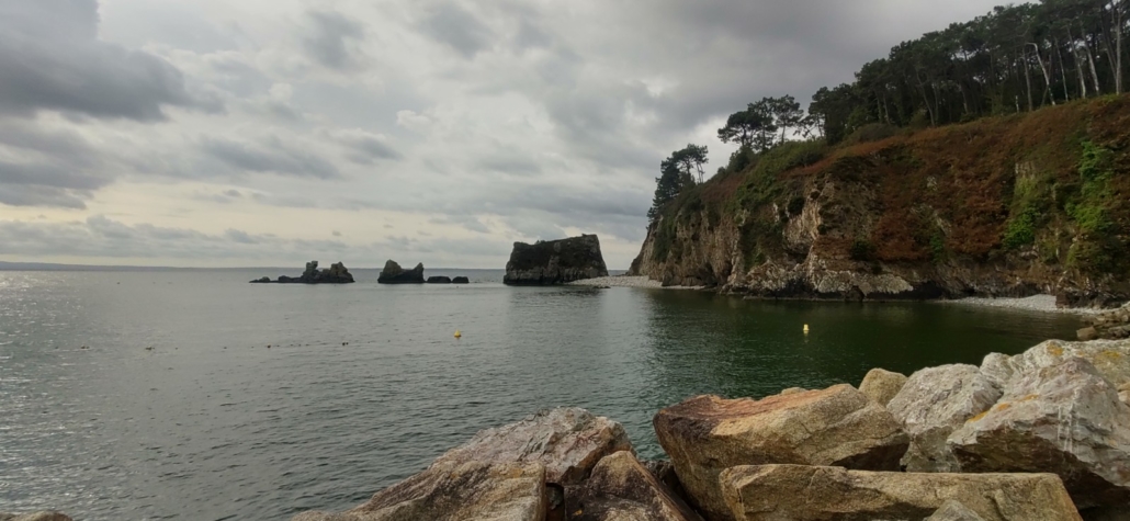 Beg ar Gador rocks at high tide, the day before at low tide we'd walked along the beach and past them to a couple of caves in the rocks behind