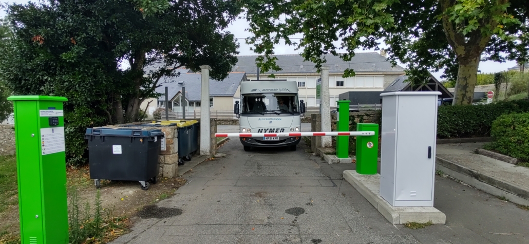 It's one way in-one way out at this Camping-Car Park aire, and there are a few barrier queues in the morning