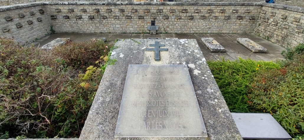 he Port-Louis citadel was used by the Nazis as an interrogation centre in WW2. A mass grave with 69 bodies was found after the war. No-one  responsible was brought to justice.