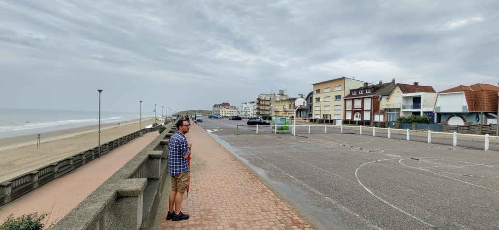Stella Plage, pretty much locked up and abandoned in mid September