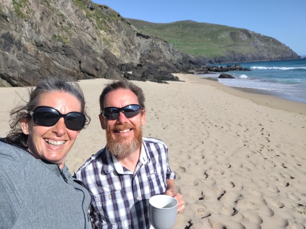 couple of Coumeenoole beach in Ireland