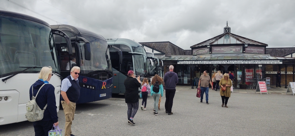 Llanfairpwllgwyngyllgogerychwyrndrobwllllantysiliogogogoch Shopping Centre