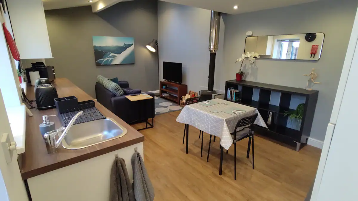 Living space in the Kimberley Hideaway, AirBnB Nottingham
