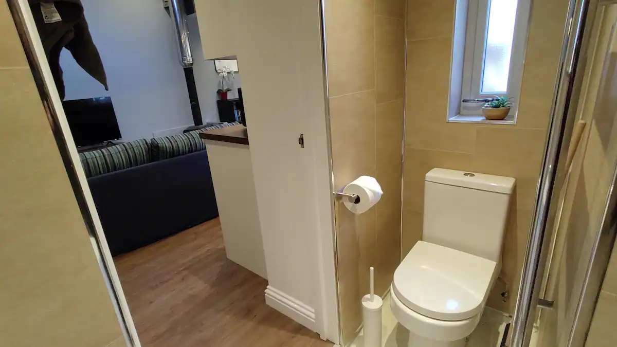 Wetroom and shower in the Kimberley Hideaway, AirBnB Nottingham