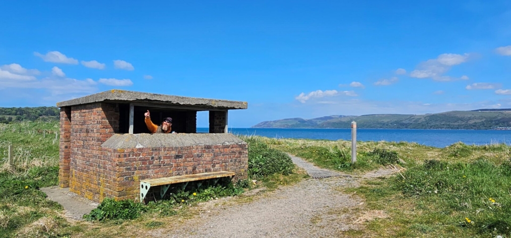 Small brick shed next to the loch