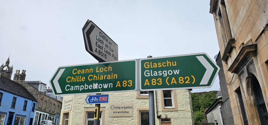 Road sign in Gaelic and English