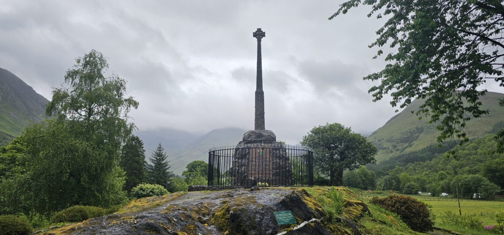 Monument to the MacDonalds murdered in Glen Coe