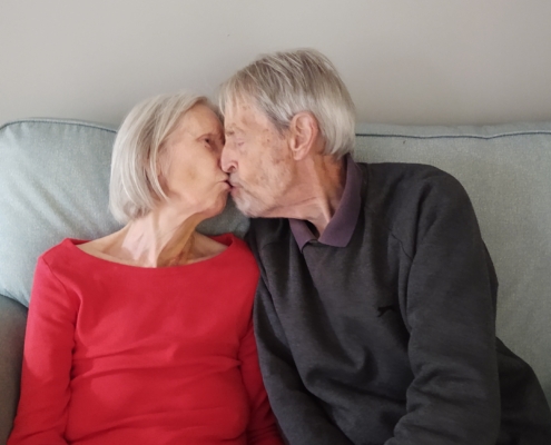 Ju's Mum and Dad sharing a kiss