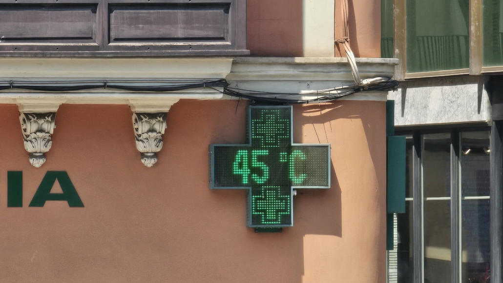 Pharmacy temperature sign showing 45oC